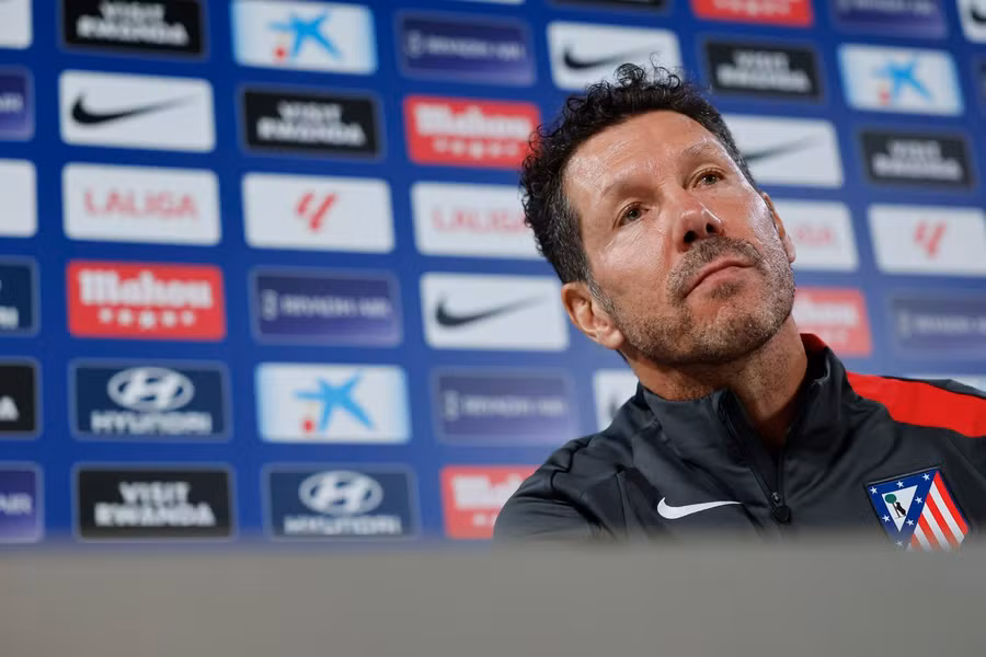 Diego Simeone addresses the media in a press conference, discussing Atlético Madrid’s challenging start to the 2025/26 LaLiga season.